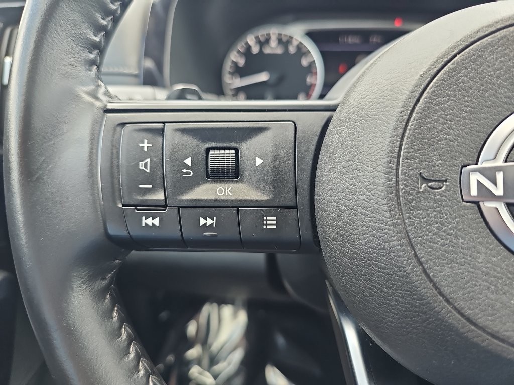Used 2025 Nissan Pathfinder SV FWD image 17