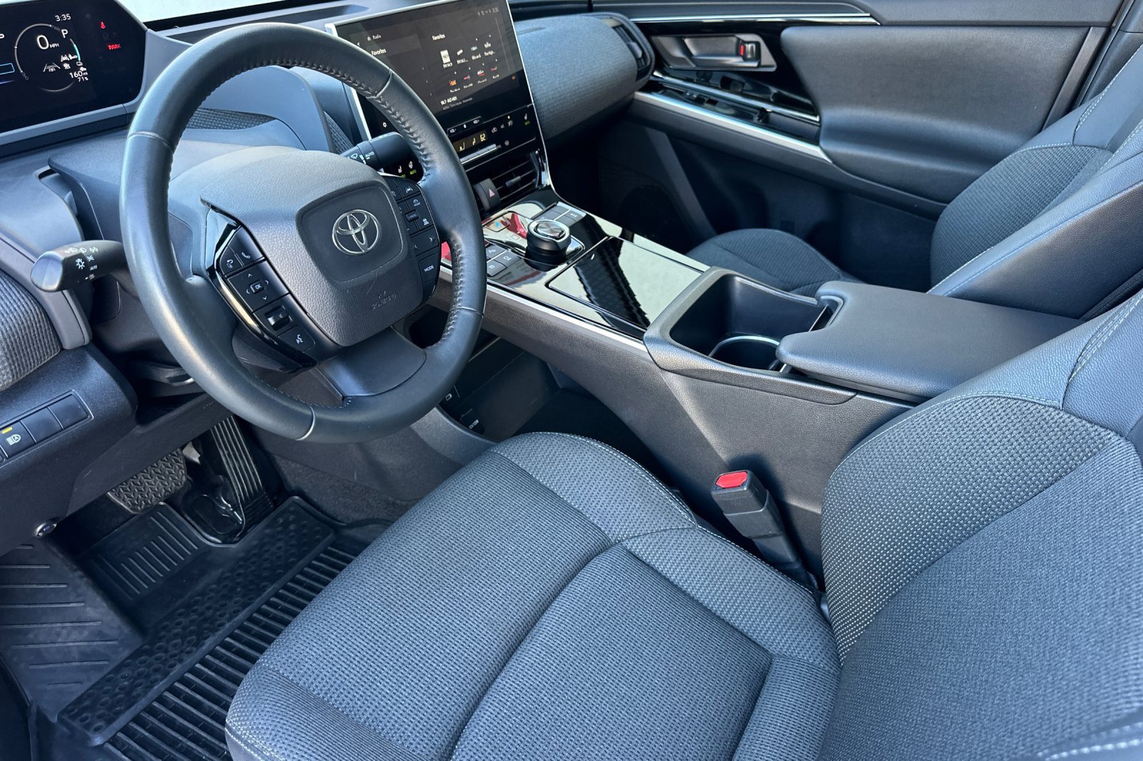 Used 2023 Toyota bZ4X XLE w/ Weather Package image 9