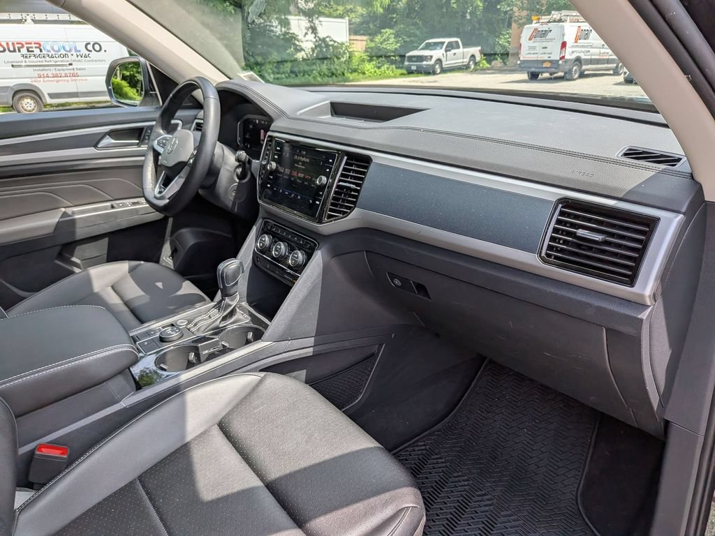 Used 2023 Volkswagen Atlas SEL R-Line AWD/4WD image 32