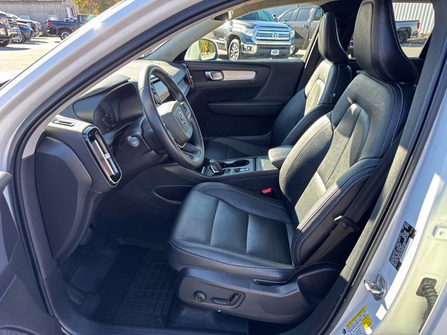 Used 2021 Volvo XC40 T5 Momentum w/ Premium Package AWD/4WD image 12