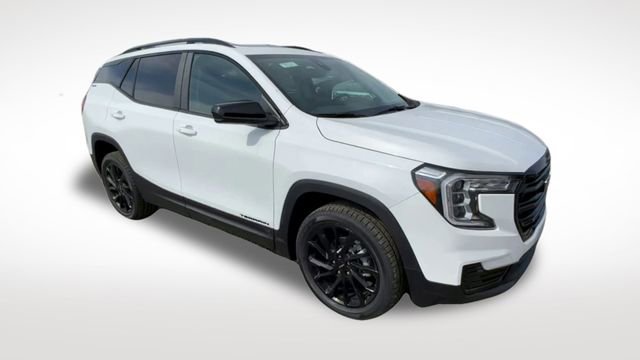 Used 2023 GMC Terrain SLE w/ Driver Convenience Package image 2