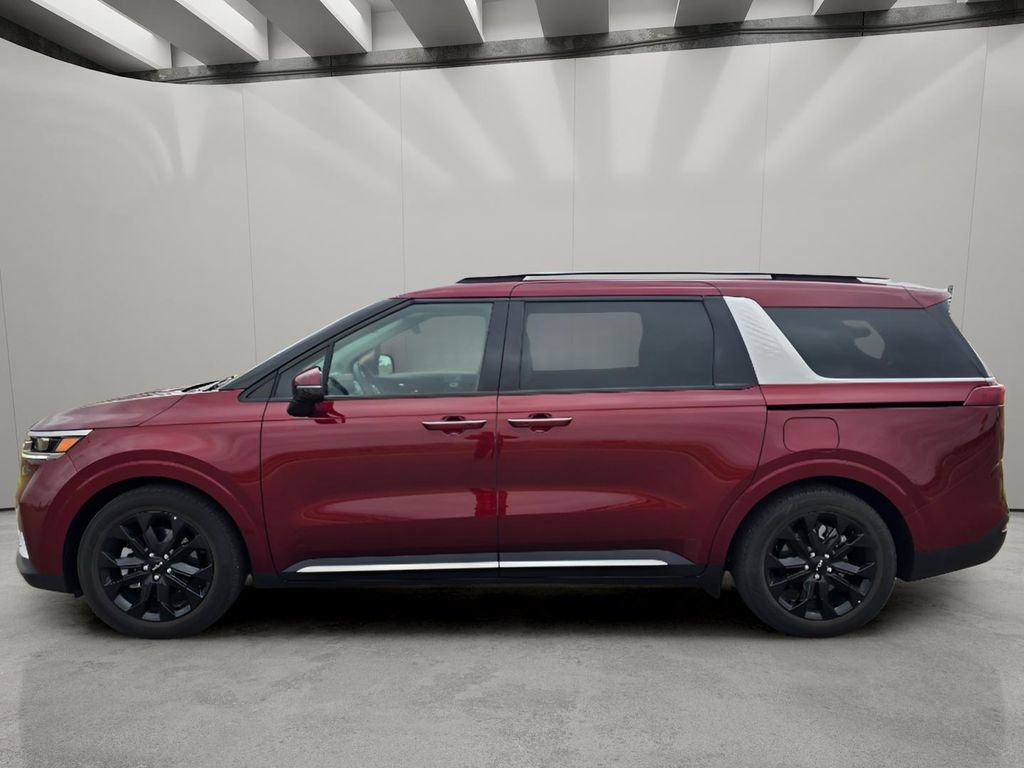 Used 2024 Kia Carnival SX Prestige FWD image 2