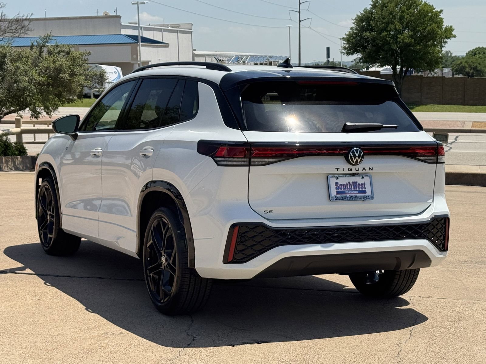 New 2026 Volkswagen Tiguan SE R-Line FWD image 7