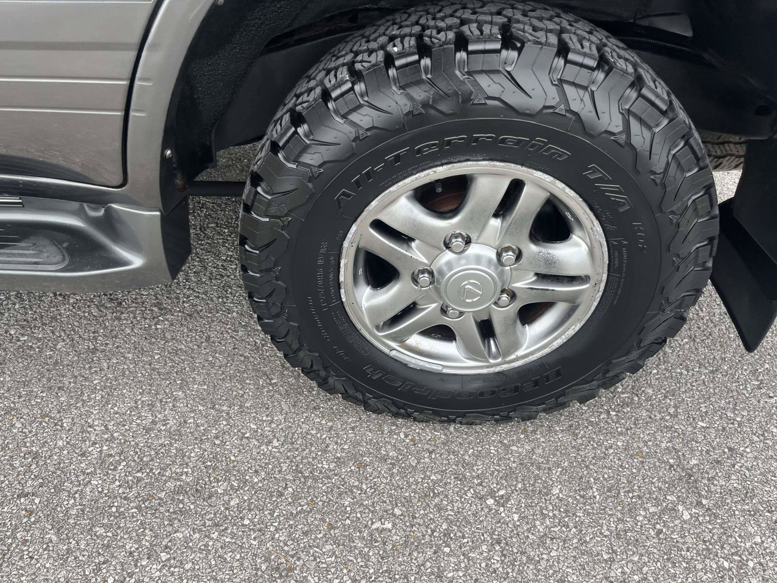 Used 2002 Lexus LX 470 4WD image 9