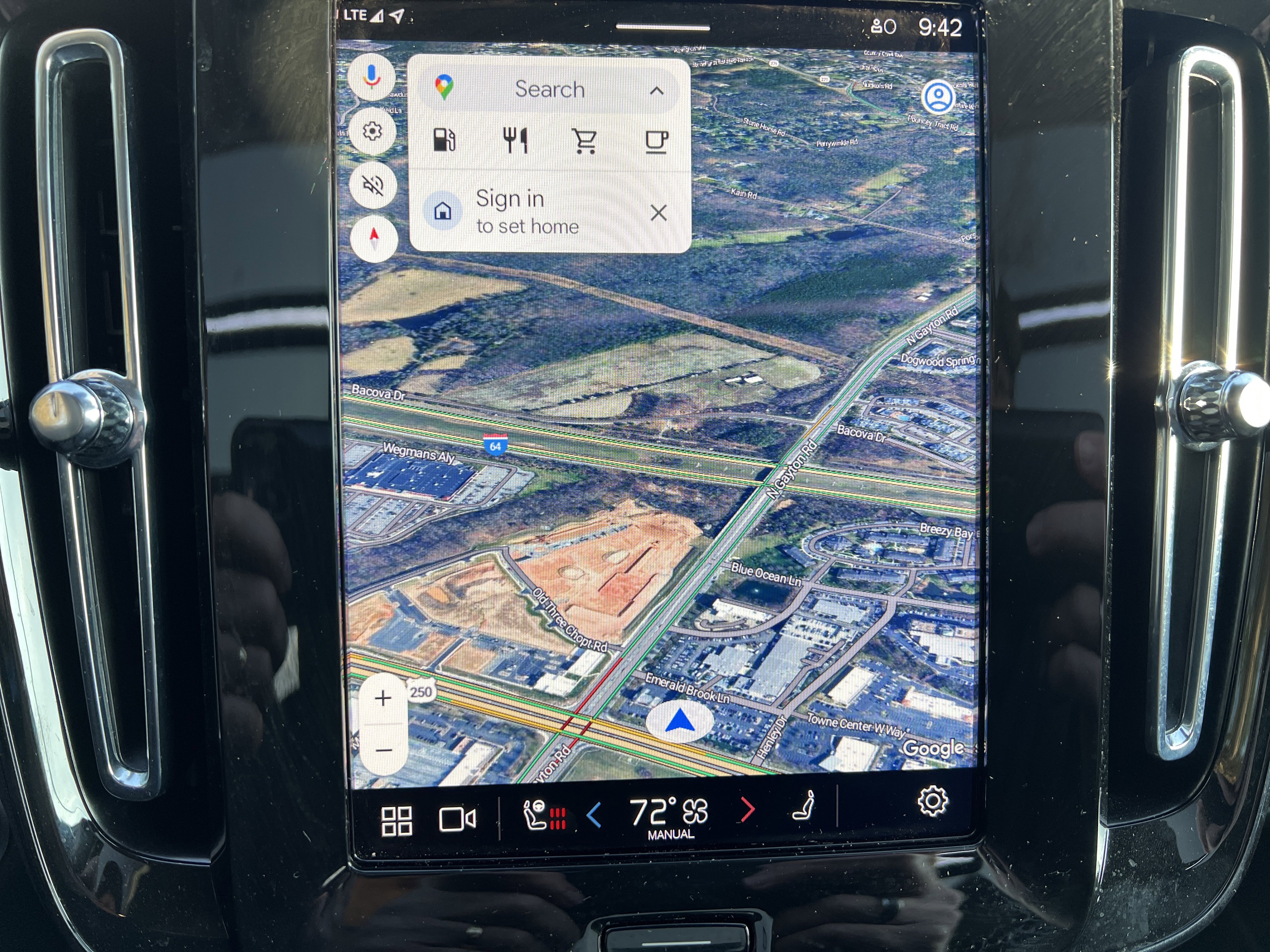 Used 2025 Volvo XC40 B5 Plus image 24