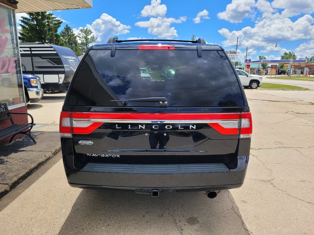 Used 2017 Lincoln Navigator Reserve AWD/4WD image 6