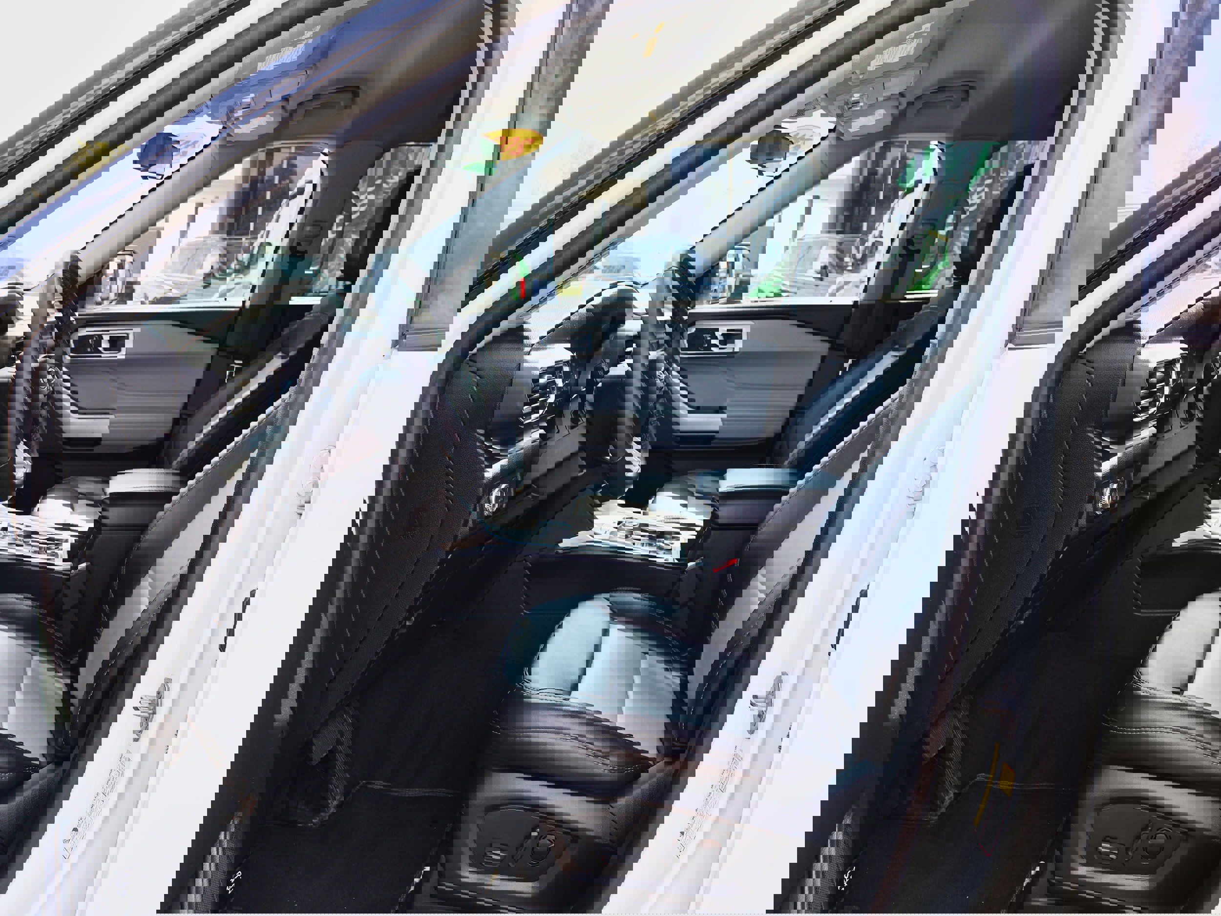 Used 2022 Ford Explorer XLT w/ Equipment Group 202A image 12