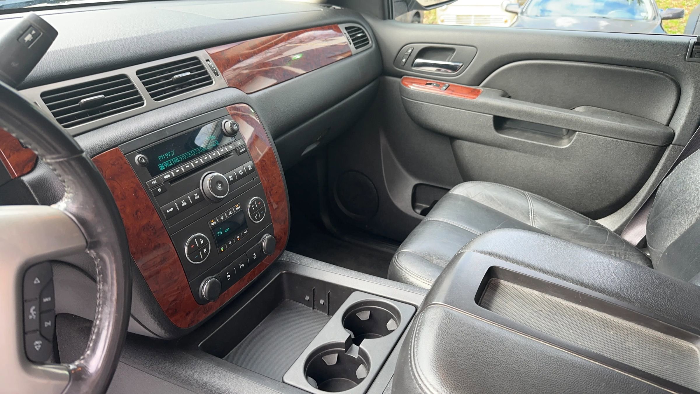Used 2014 Chevrolet Suburban LT image 14