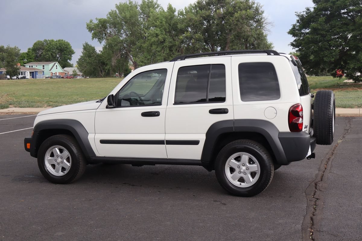 Used 2006 Jeep Liberty Sport AWD/4WD image 8