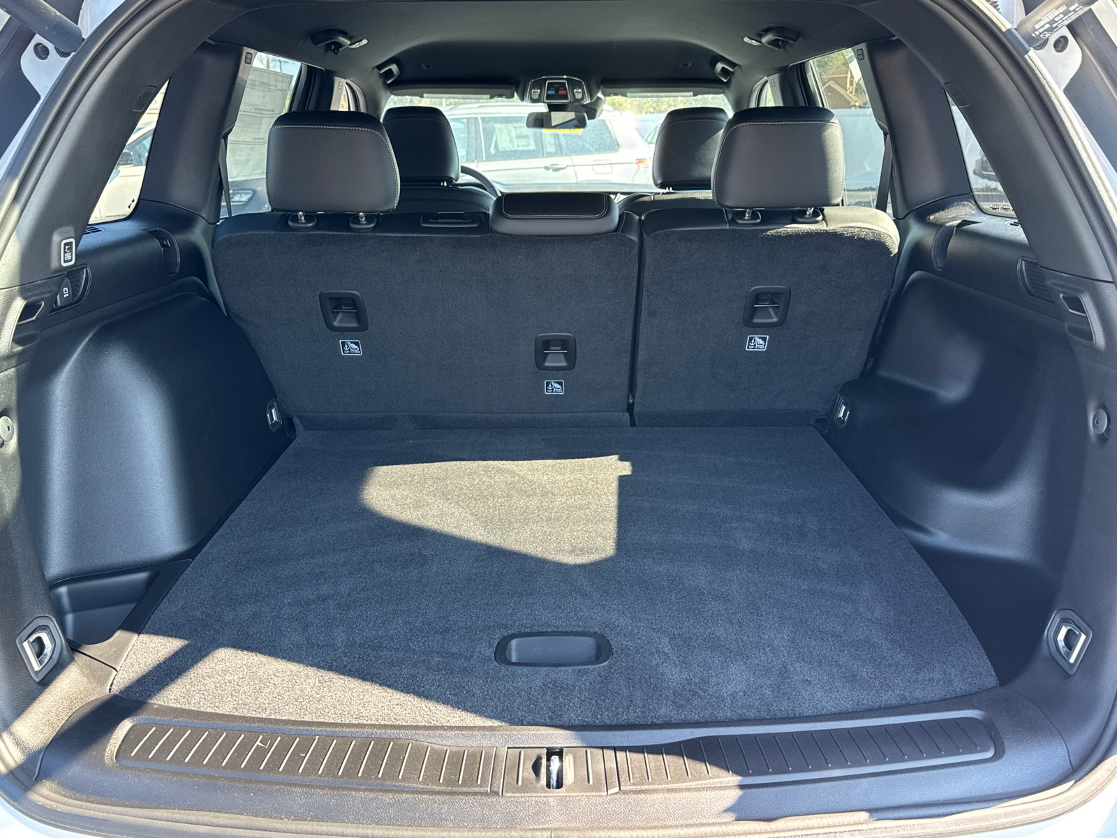 New 2025 Jeep Grand Cherokee Altitude AWD/4WD image 18
