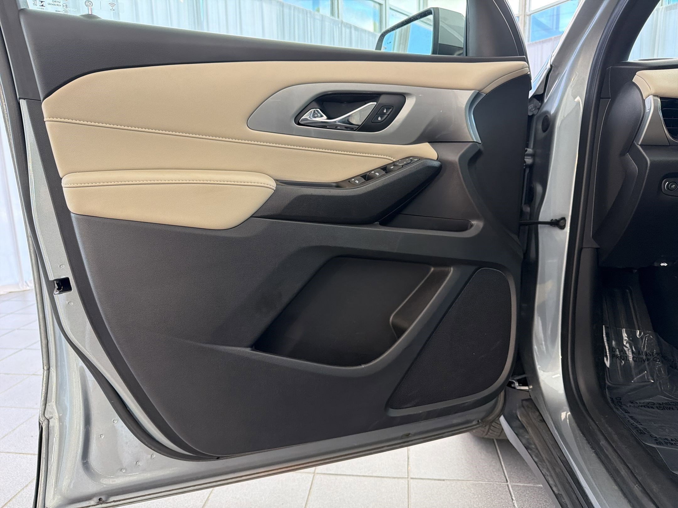 Used 2023 Chevrolet Traverse LS w/ Safety Package FWD image 20