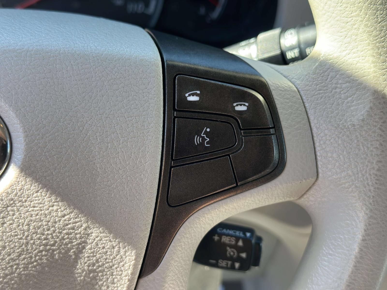 Used 2013 Toyota Sienna LE w/ Towing Pkg FWD image 18