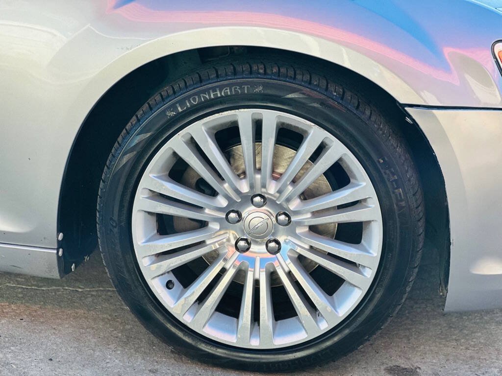 Used 2013 Chrysler 300 C RWD image 4
