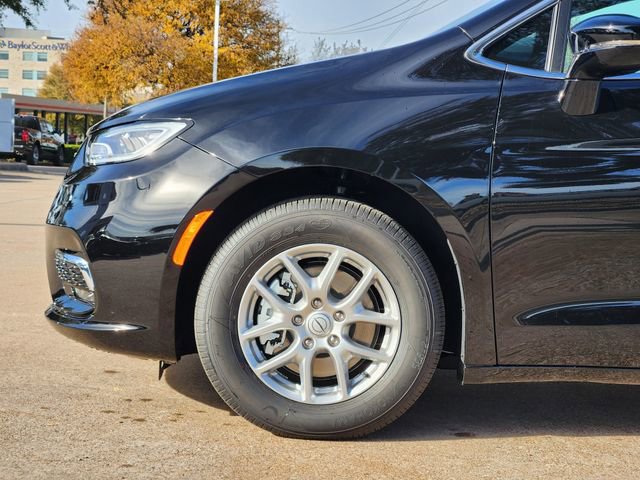 New 2026 Chrysler Pacifica Select FWD image 5