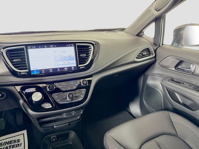 New 2026 Chrysler Pacifica Select image 21