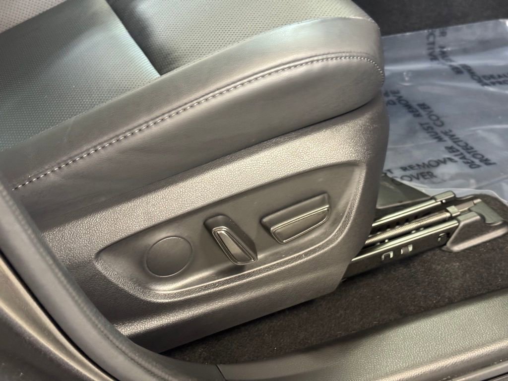 Used 2023 Toyota Crown Limited image 29