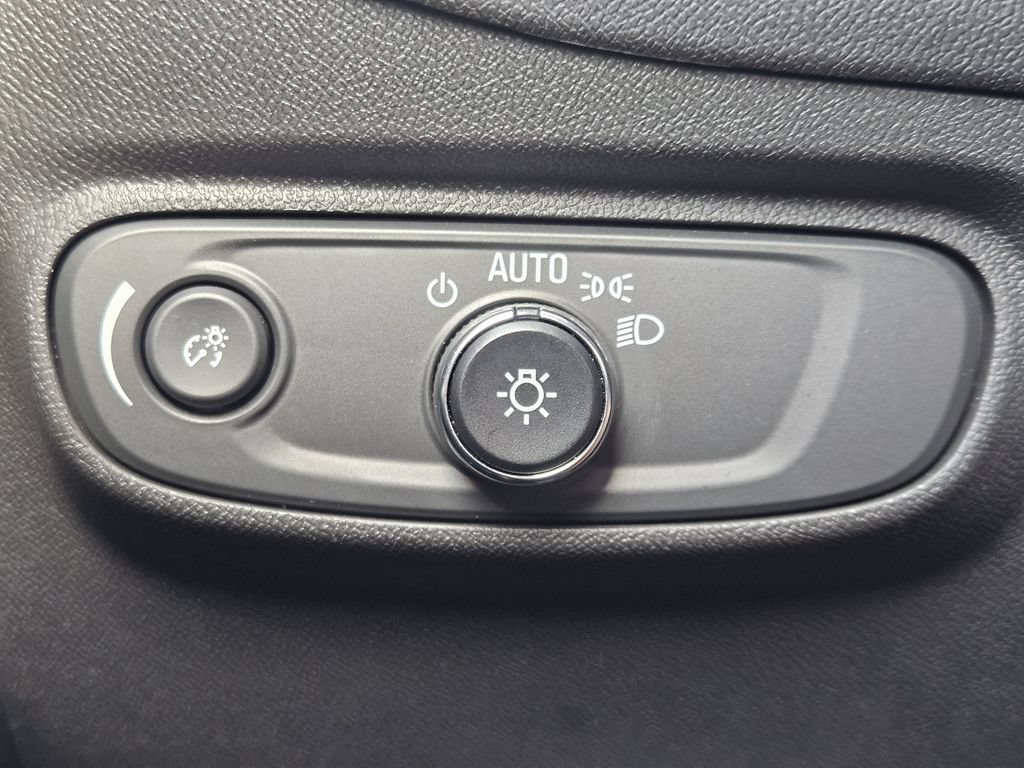 Used 2023 Chevrolet Equinox LT FWD image 23