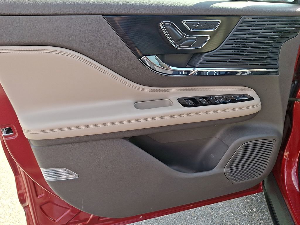 Used 2021 Lincoln Corsair AWD w/ Equipment Group 101A image 12