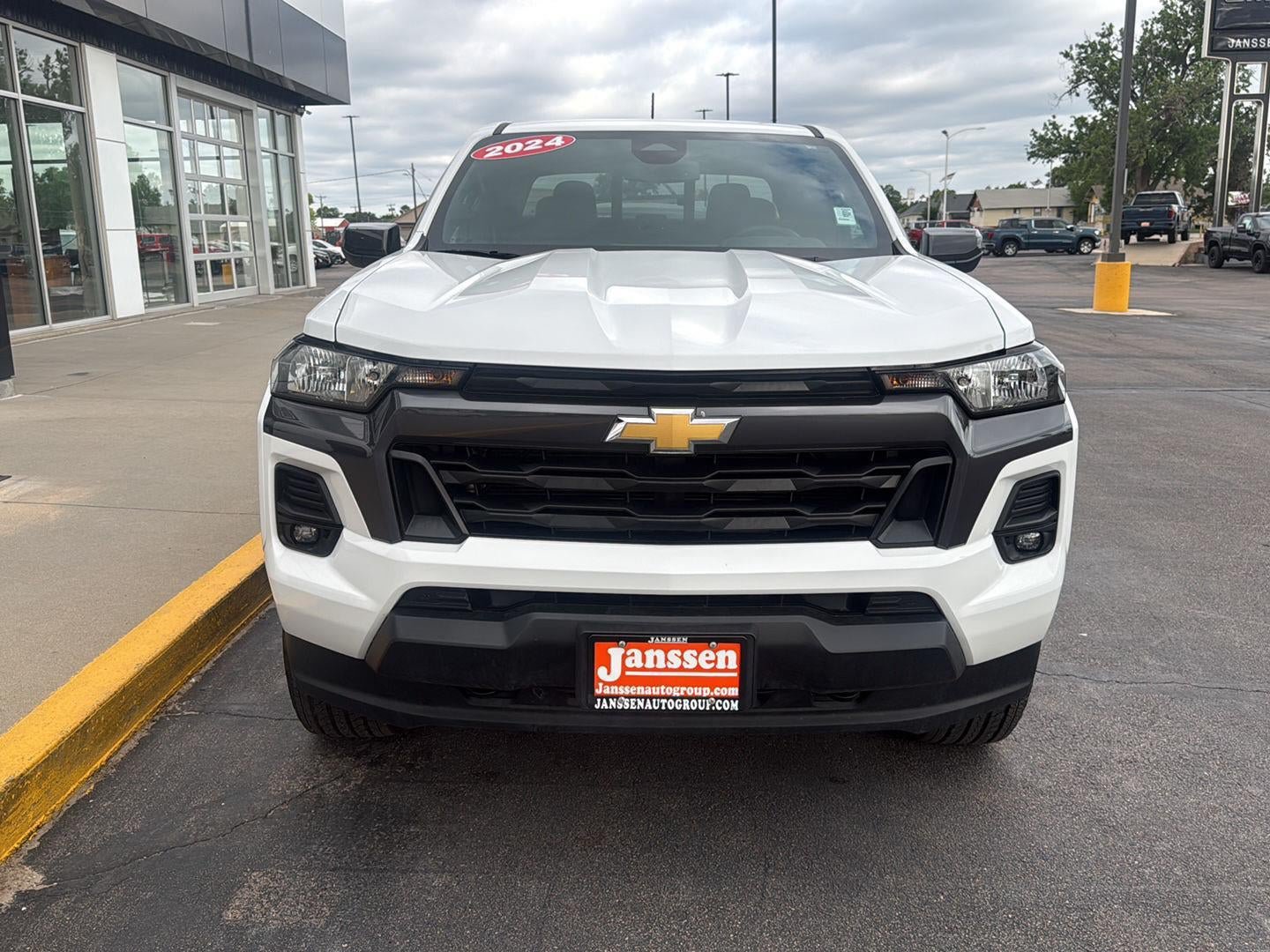 Used 2024 Chevrolet Colorado LT w/ LT Convenience Package II AWD/4WD image 8
