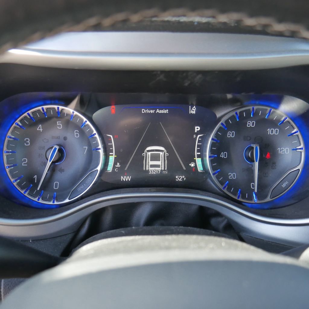 Used 2021 Chrysler Pacifica Touring-L w/ S Appearance Package FWD image 24