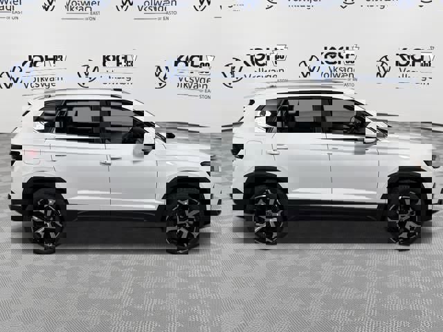 New 2026 Volkswagen Taos SEL image 8