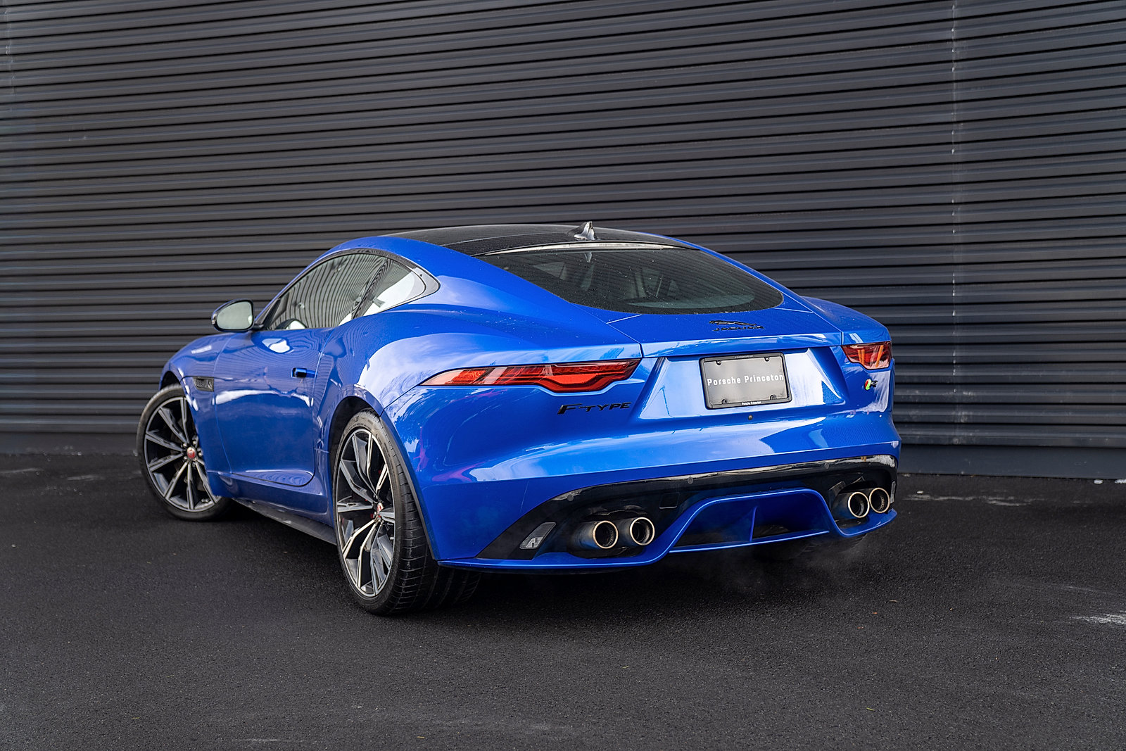 Used 2022 Jaguar F-TYPE R image 3