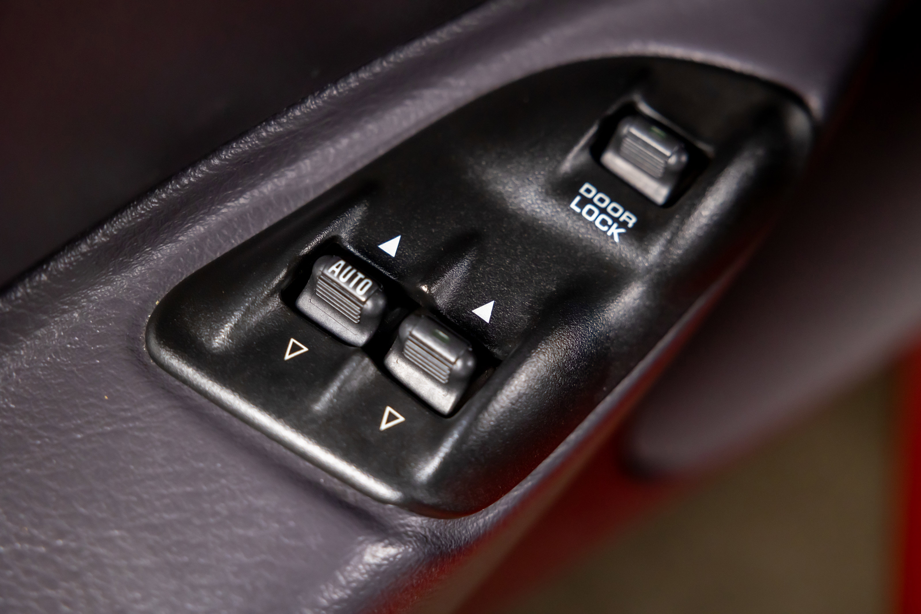 Used 2001 Chrysler Prowler image 26