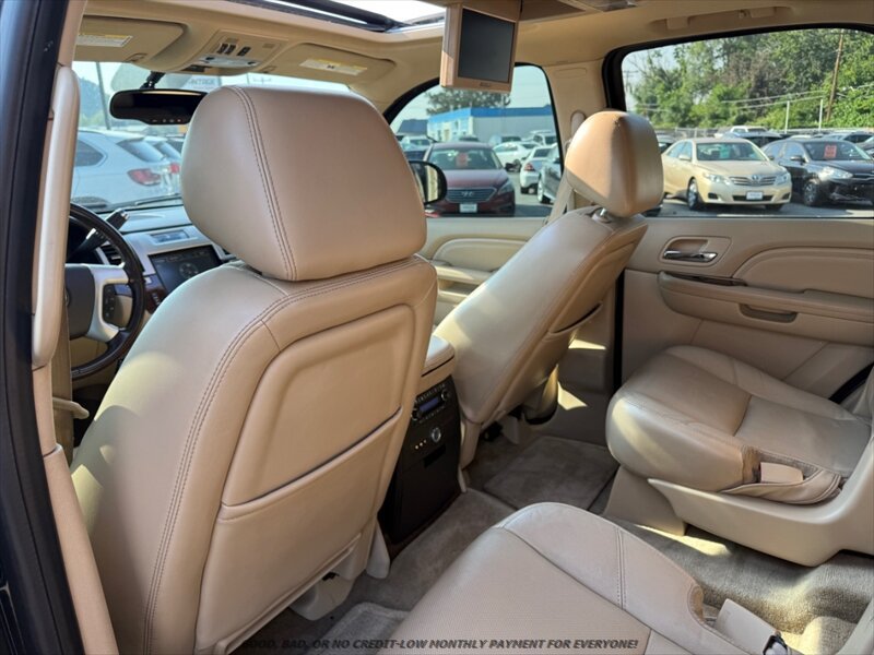 Used 2010 Cadillac Escalade Premium AWD/4WD image 15