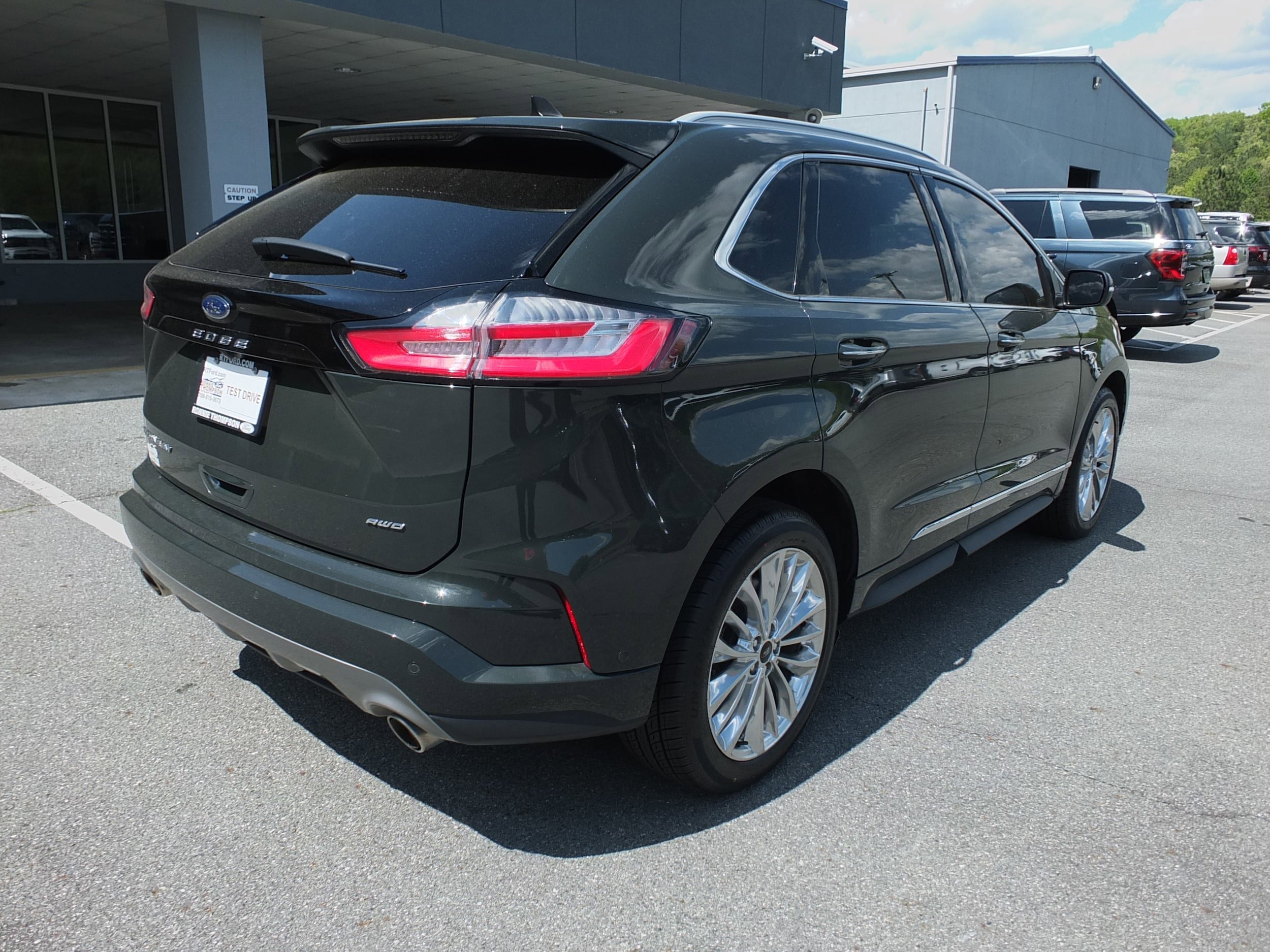 Used 2024 Ford Edge Titanium w/ Titanium Elite Package AWD/4WD image 3