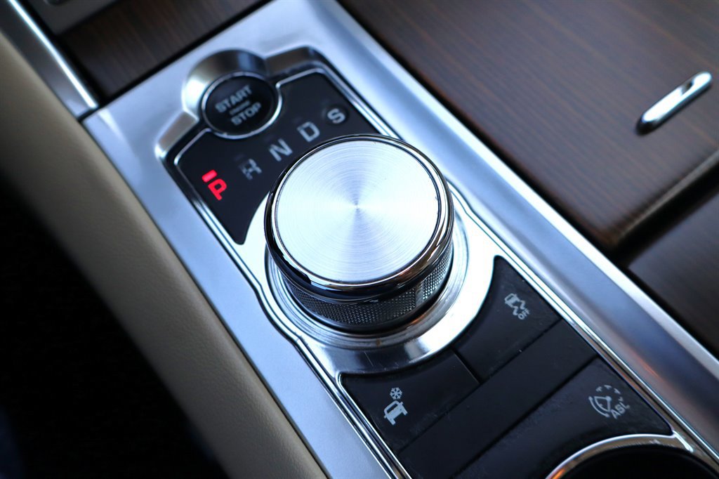 Used 2013 Jaguar XF RWD image 30