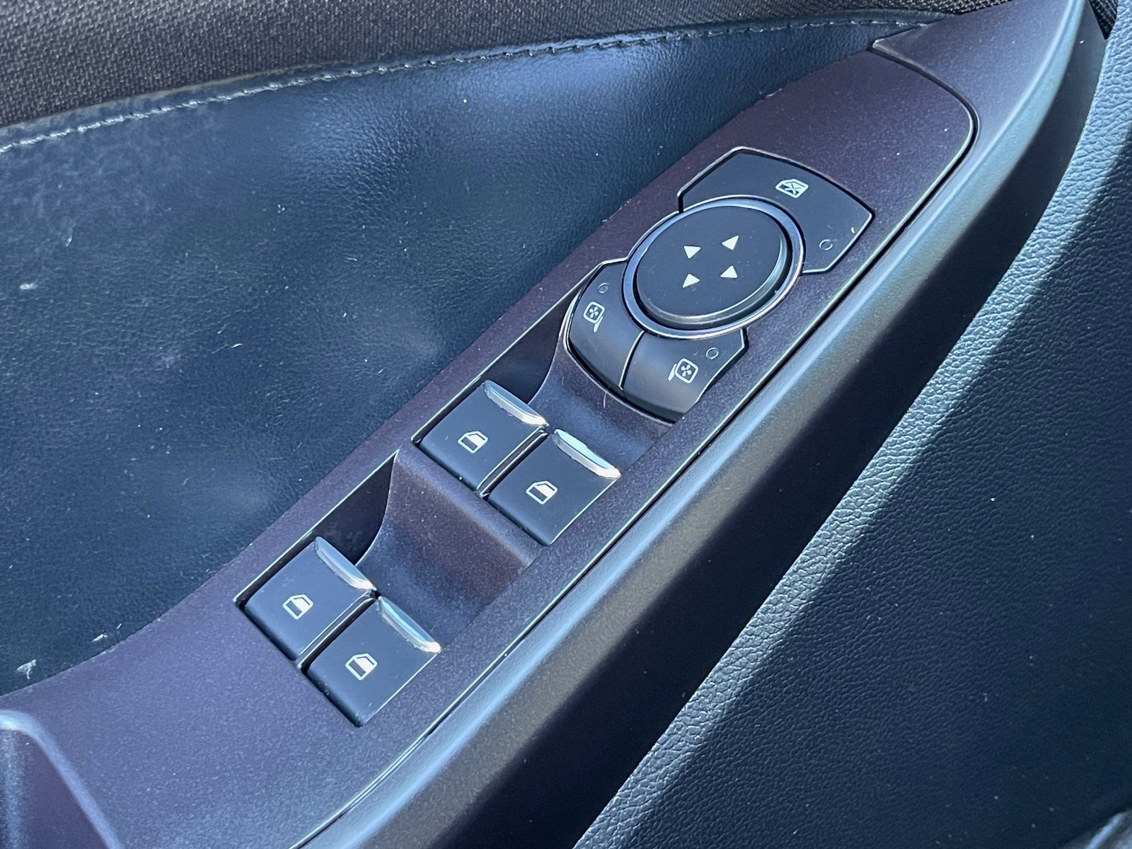 Used 2020 Ford Explorer XLT image 39