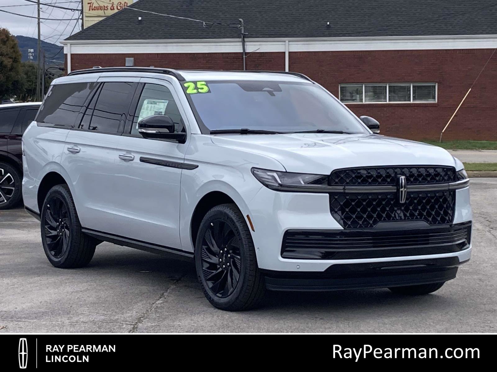 New 2025 Lincoln Navigator Reserve w/ Jet Appearance Package
