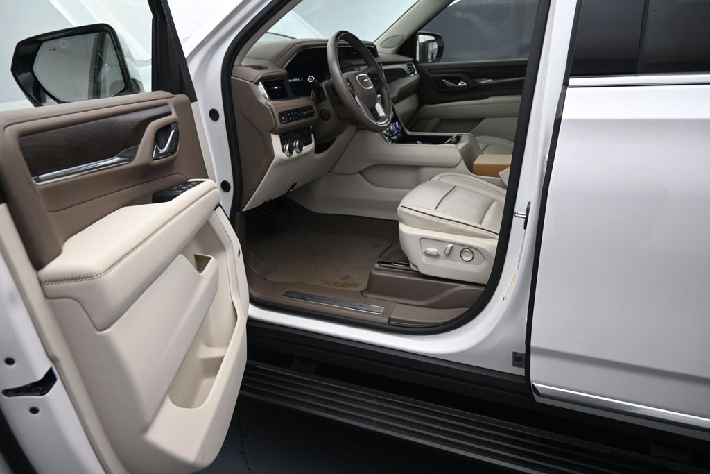 Used 2024 GMC Yukon Denali w/ Advanced Technology Package AWD/4WD image 15