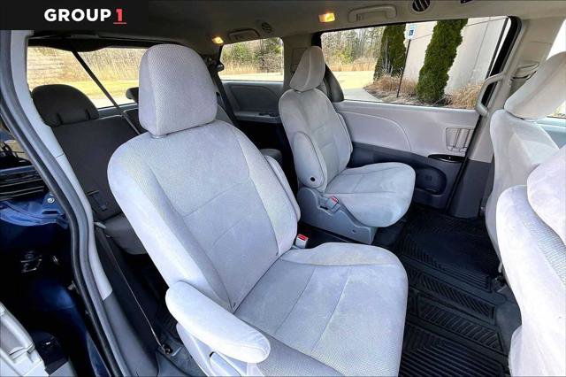 Certified 2018 Toyota Sienna L image 19