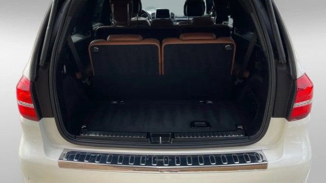 Used 2019 Mercedes-Benz GLS 550 4MATIC w/ Driver Assistance Package image 9