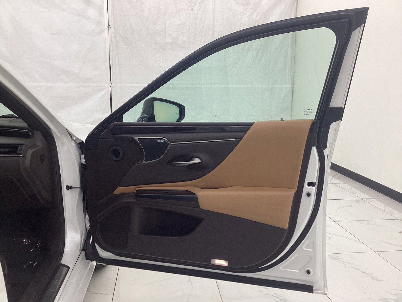 Used 2020 Lexus ES 300h w/ Premium Package image 19