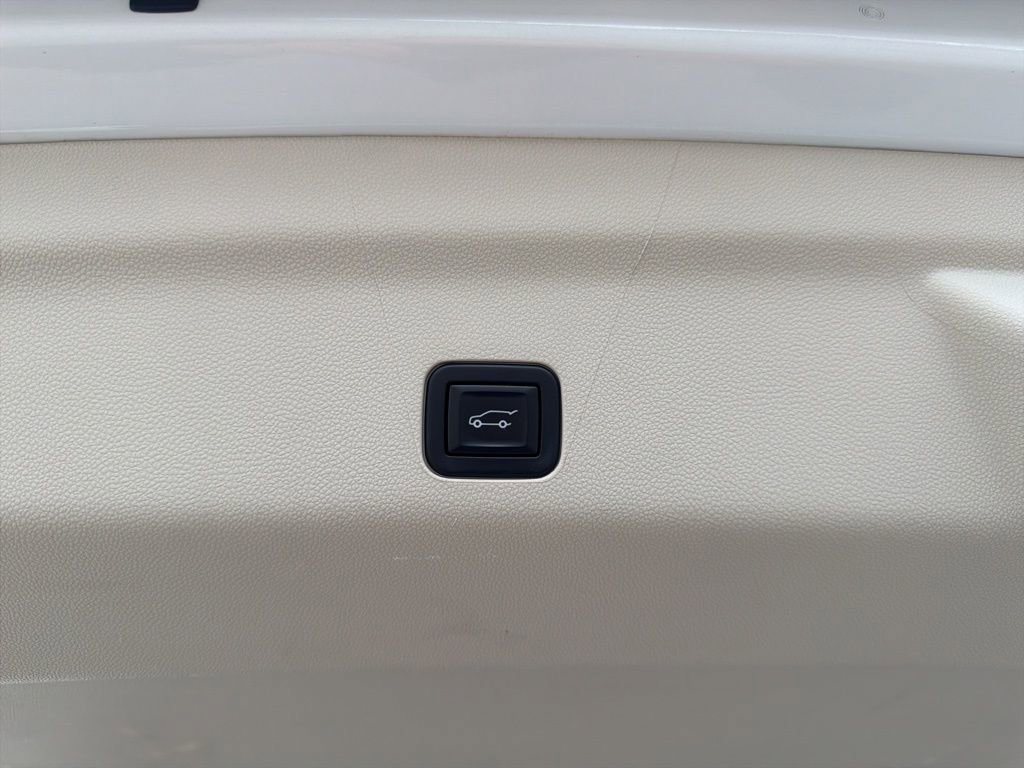 Used 2022 Cadillac Escalade Premium Luxury Platinum w/ Heavy-Duty Trailer Package image 22