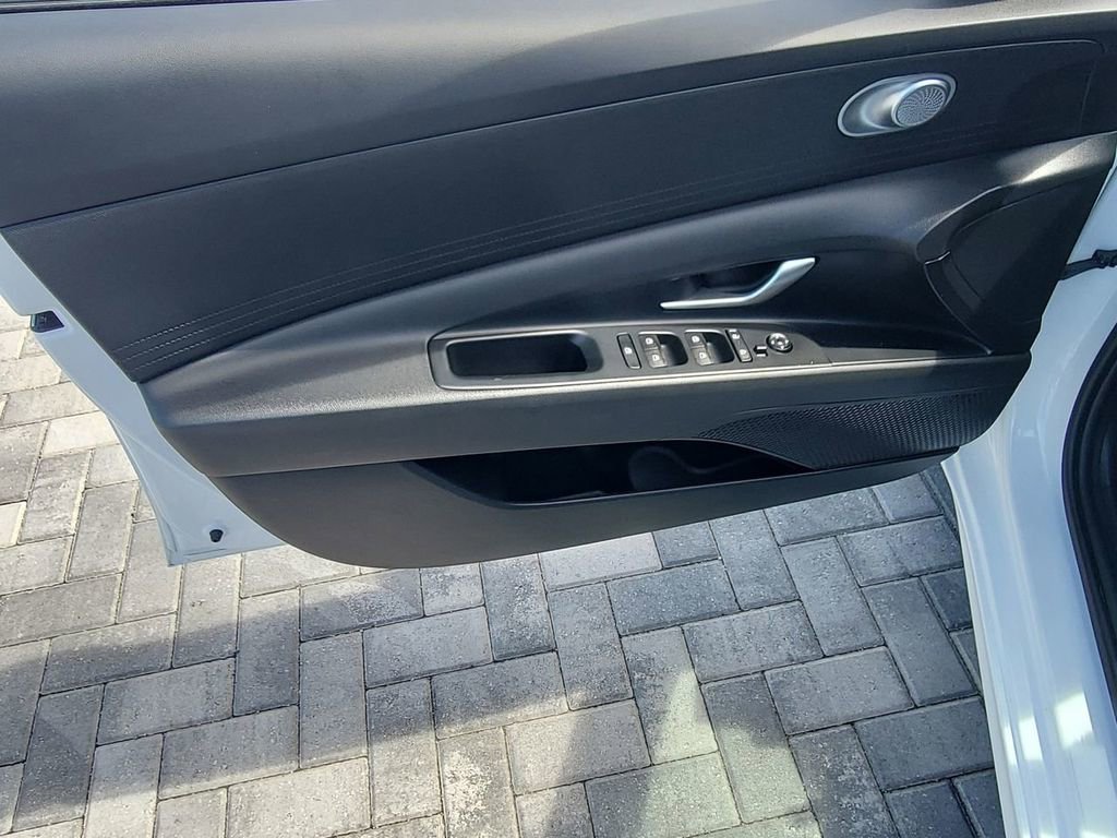 Used 2025 Hyundai Elantra Blue image 22