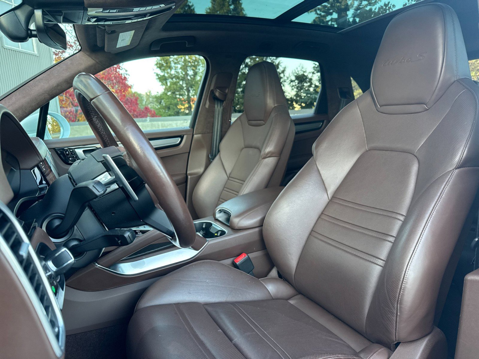 Used 2021 Porsche Cayenne Turbo S image 5