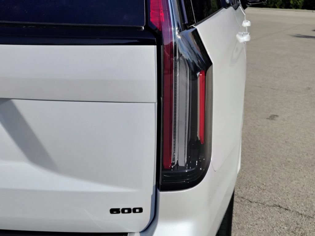 Used 2024 Cadillac Escalade Sport w/ LPO, ONYX Package AWD/4WD image 15