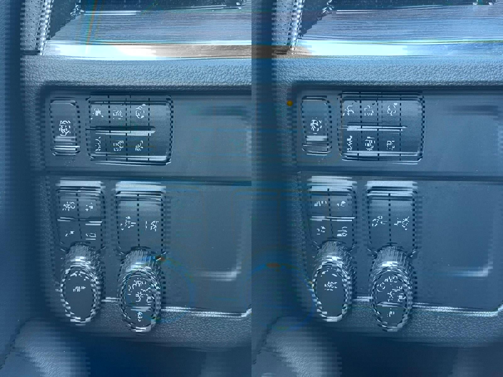 Certified 2025 Chevrolet Tahoe Premier image 14