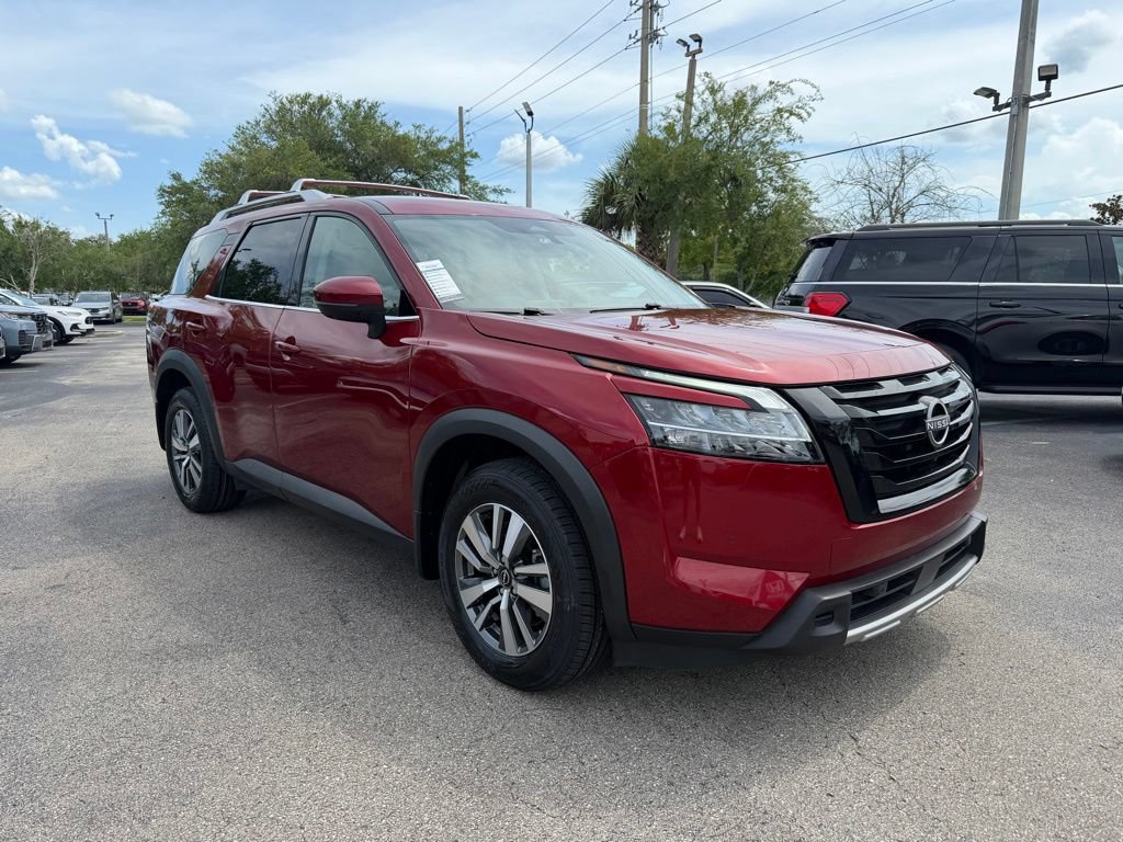 Used 2023 Nissan Pathfinder SL w/ Black Appearance Package AWD/4WD video 1