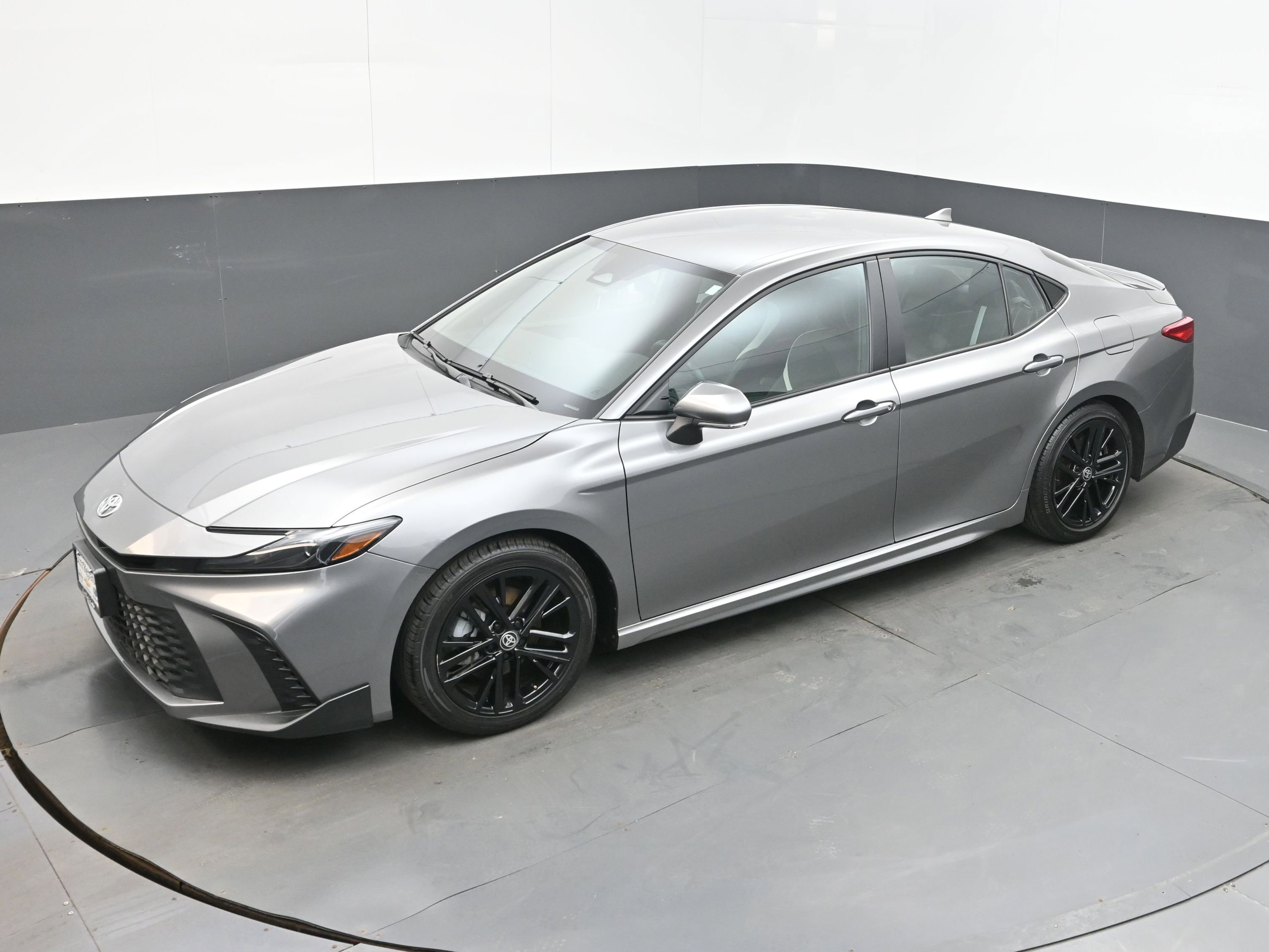 Used 2025 Toyota Camry SE FWD image 32