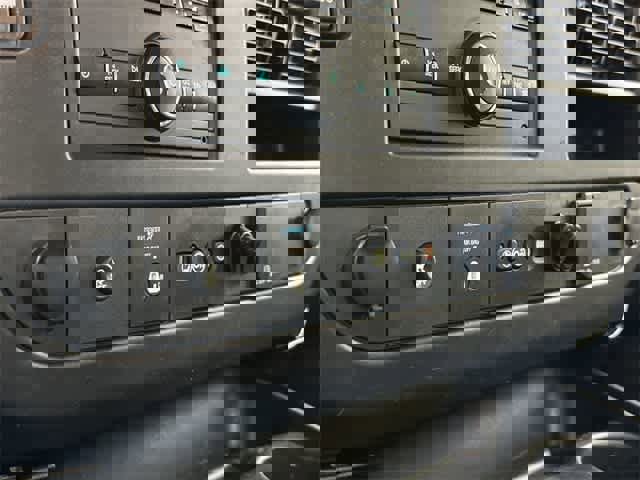 Used 2018 Chevrolet Express 2500 w/ Driver Convenience Package image 25