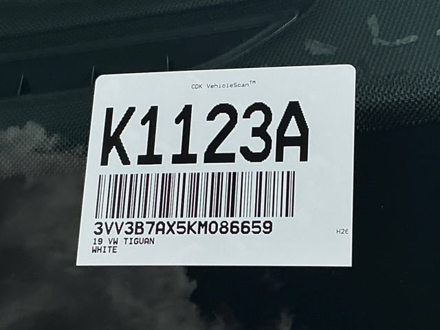 Used 2019 Volkswagen Tiguan SE w/ Panoramic Sunroof Package FWD image 32