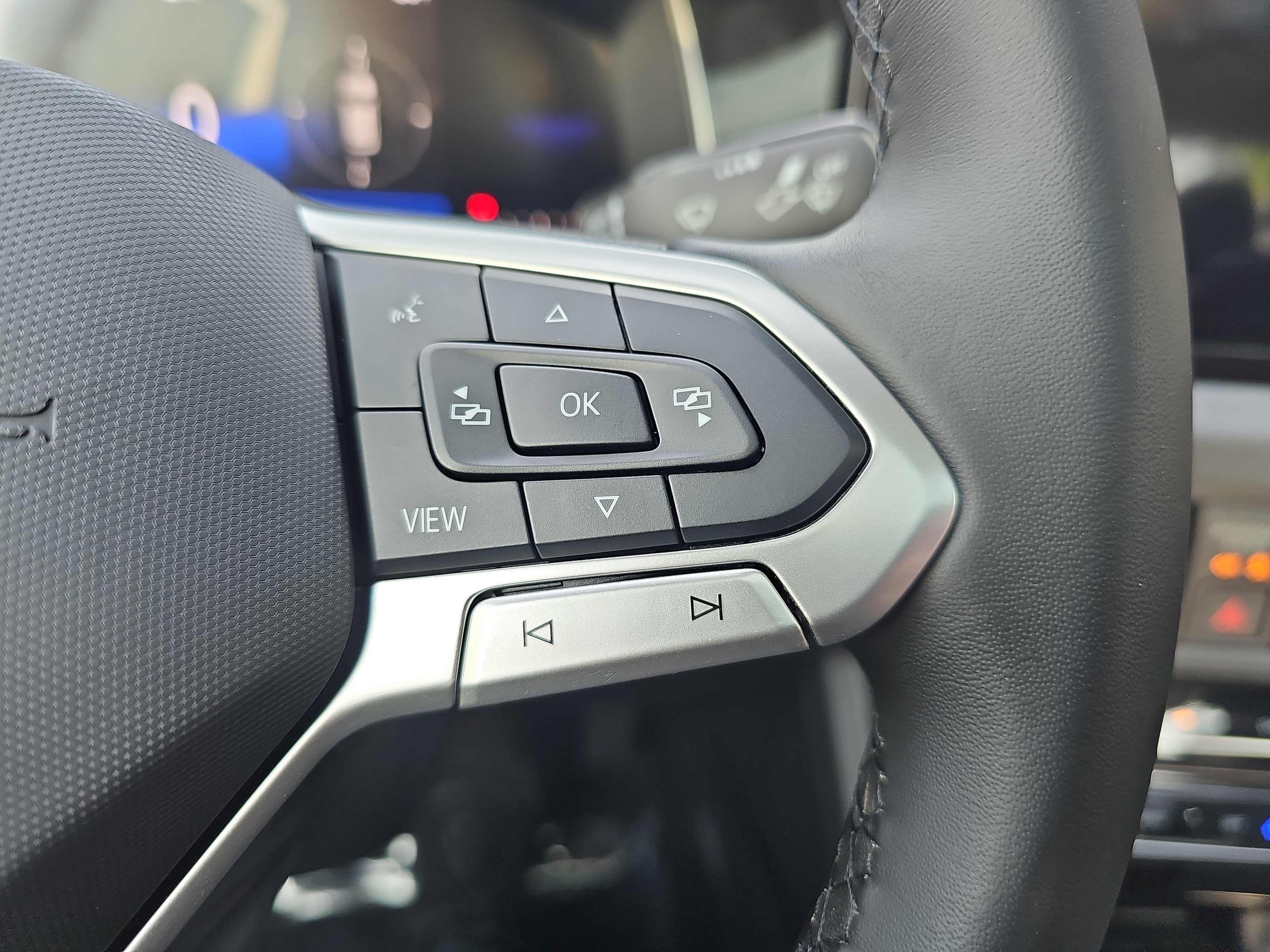 Used 2025 Volkswagen Jetta SE w/ Sunroof Package FWD image 19