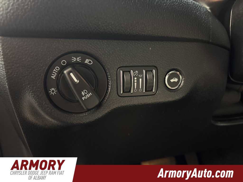 Used 2015 Dodge Challenger R/T Plus image 12