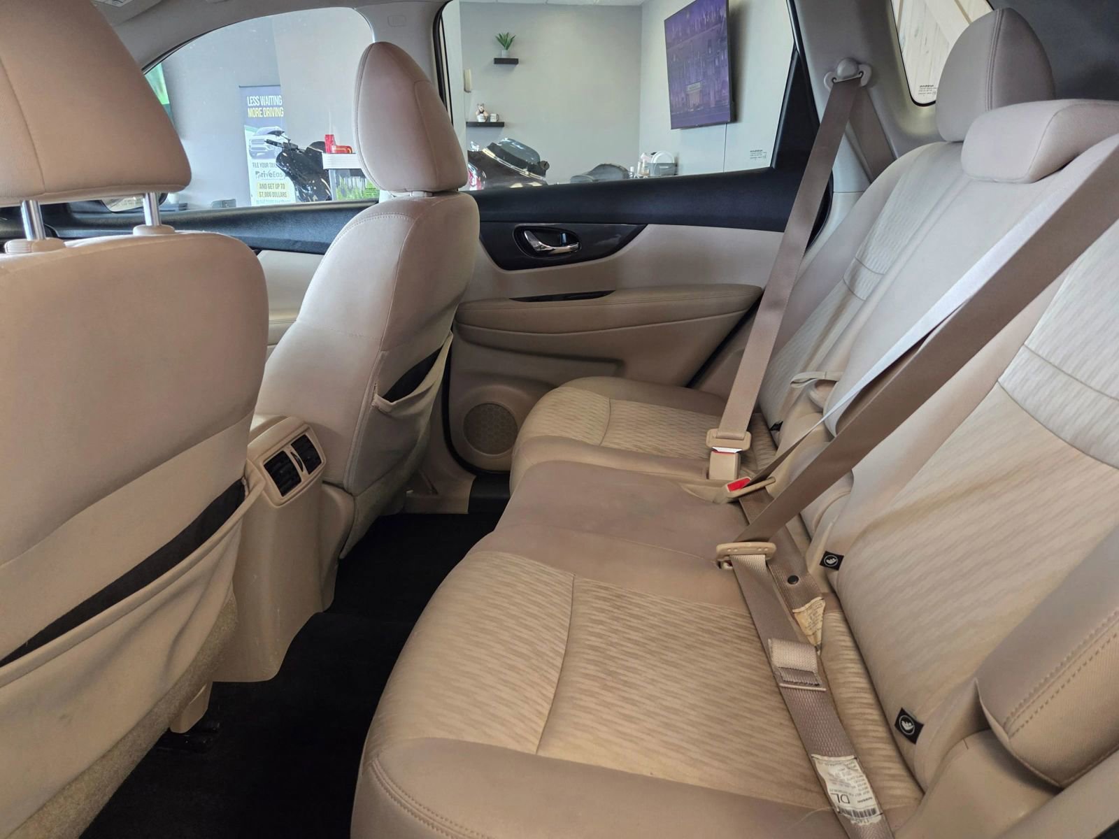 Used 2017 Nissan Rogue SV w/ SV Premium Package image 40