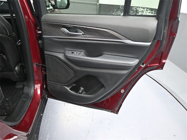 Used 2025 Jeep Grand Cherokee Limited w/ MOPAR Finishing Package image 13