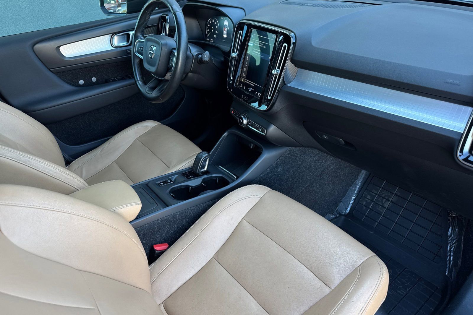 Used 2019 Volvo XC40 T5 Momentum image 19